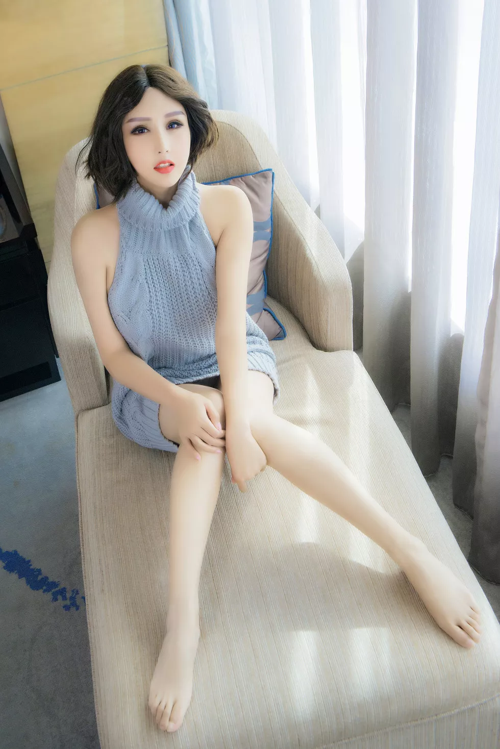 Xgyw.Org_[SLADY猎女神]NO.011_G乳嫩模娜依灵儿真空露背毛衣+无内肉丝裤袜撩人诱惑写真54P