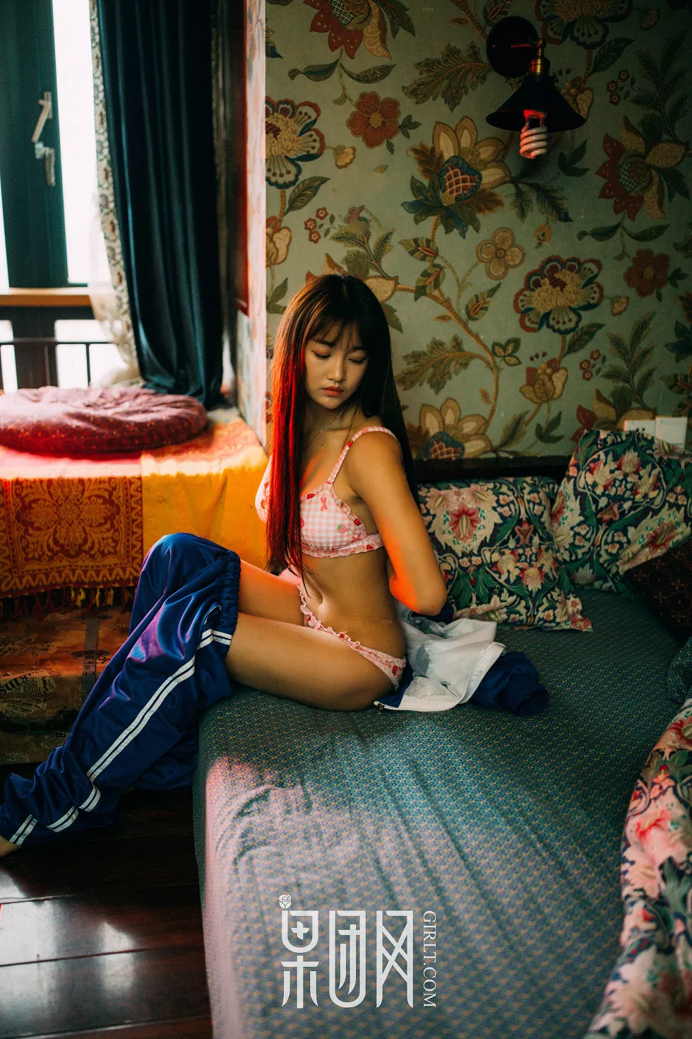 Xgyw.Org_[GIRLT果团网]熊川纪信No.015_校服风情的学生妹妹半脱制服秀性感内衣迷人写真50P