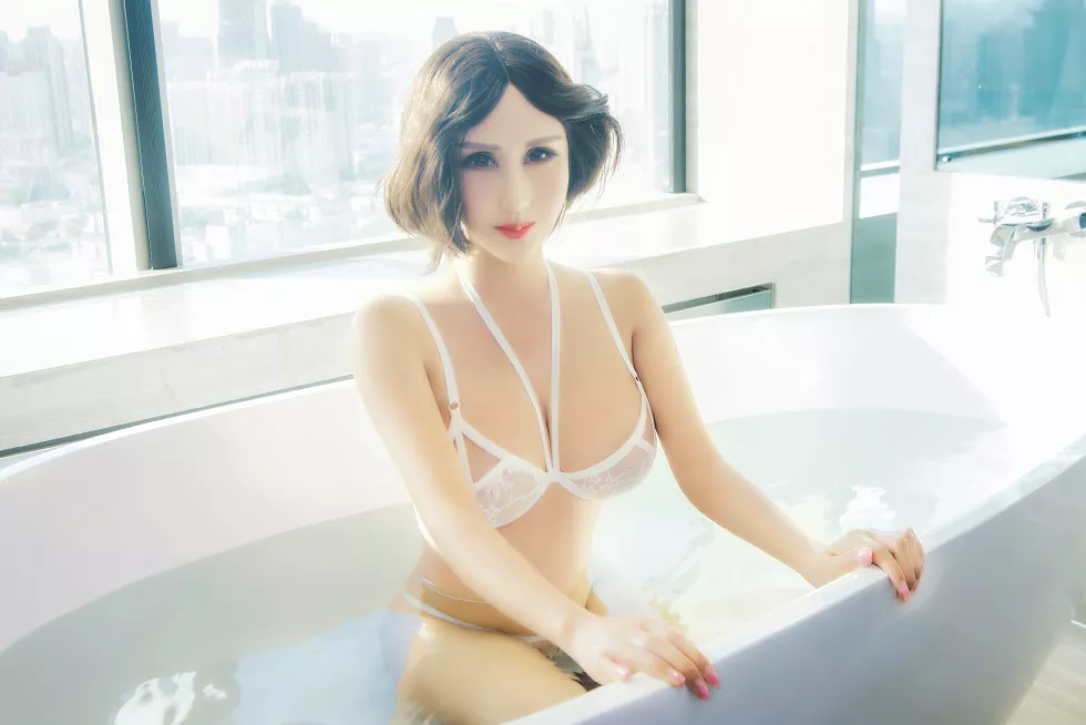 Xgyw.Org_[SLADY猎女神]NO.013_G乳嫩模娜依灵儿浴缸里湿身+私房粉色肚兜爆乳诱惑写真40P