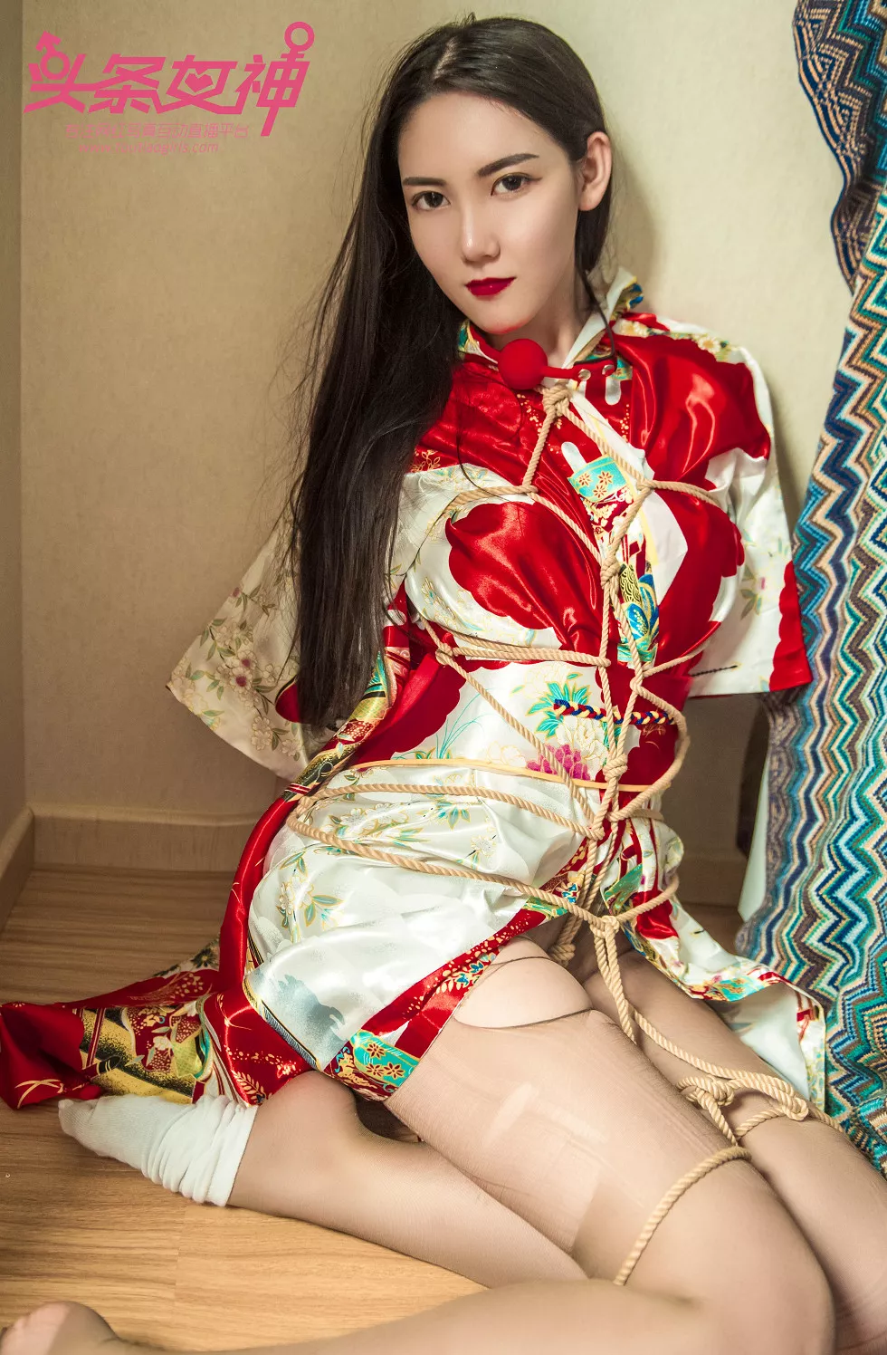 Xgyw.Org_[Toutiao头条女神]No.598_嫩模冯雪娇居家性感和服下破烂无内肉丝裤袜撩人诱惑写真62P