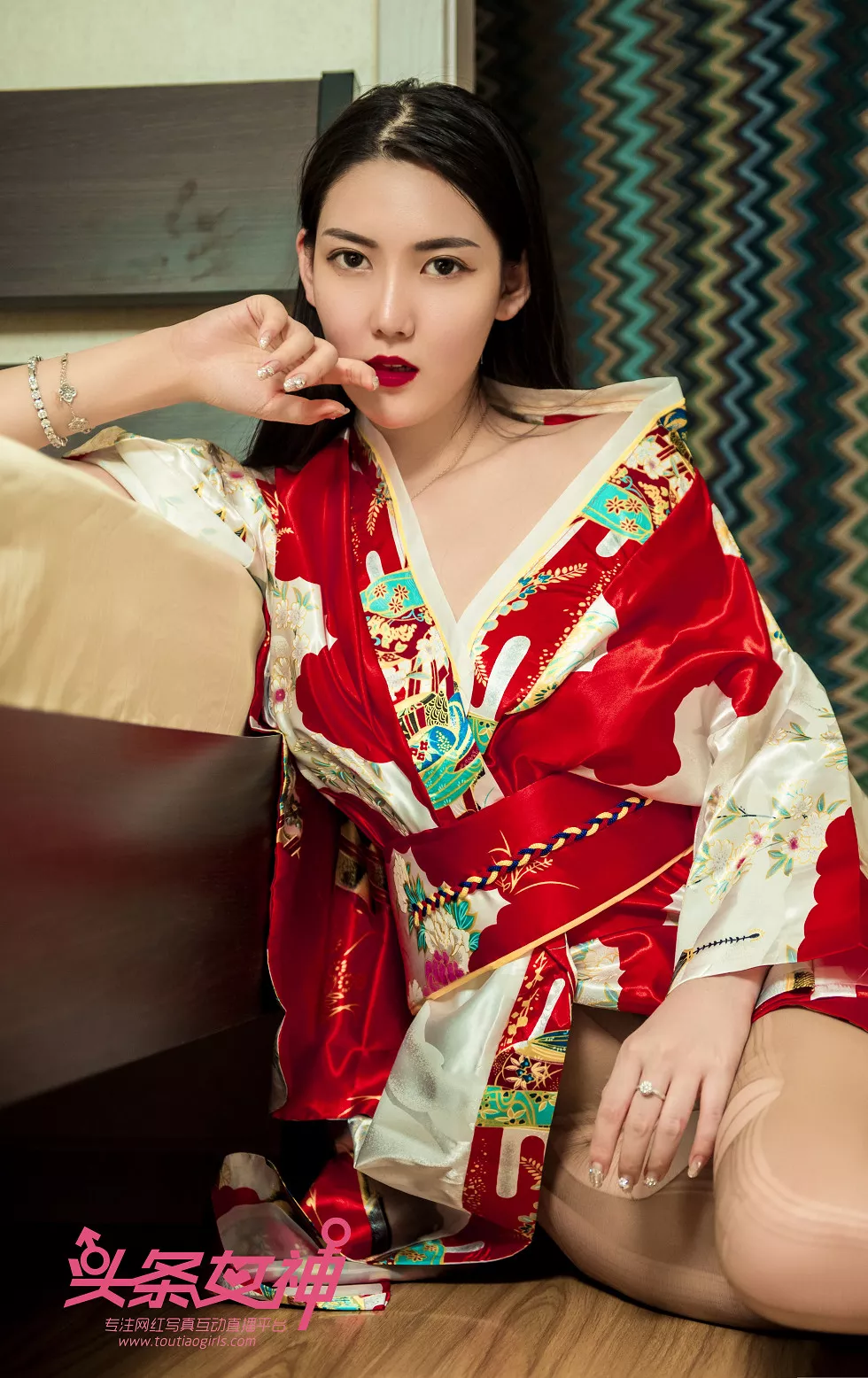 Xgyw.Org_[Toutiao头条女神]No.598_嫩模冯雪娇居家性感和服下破烂无内肉丝裤袜撩人诱惑写真62P