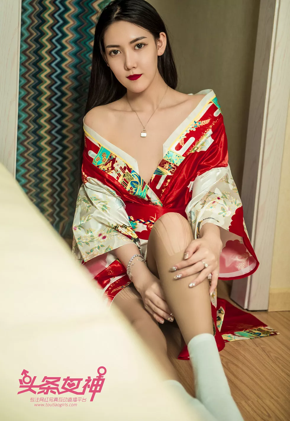 Xgyw.Org_[Toutiao头条女神]No.598_嫩模冯雪娇居家性感和服下破烂无内肉丝裤袜撩人诱惑写真62P