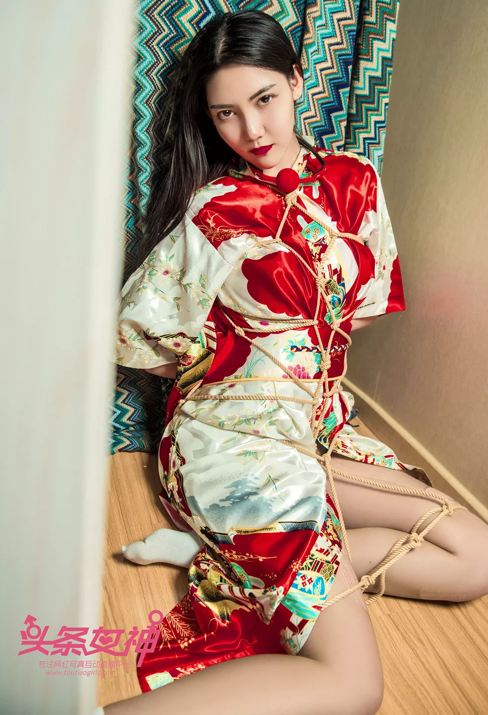Xgyw.Org_[Toutiao头条女神]No.598_嫩模冯雪娇居家性感和服下破烂无内肉丝裤袜撩人诱惑写真62P