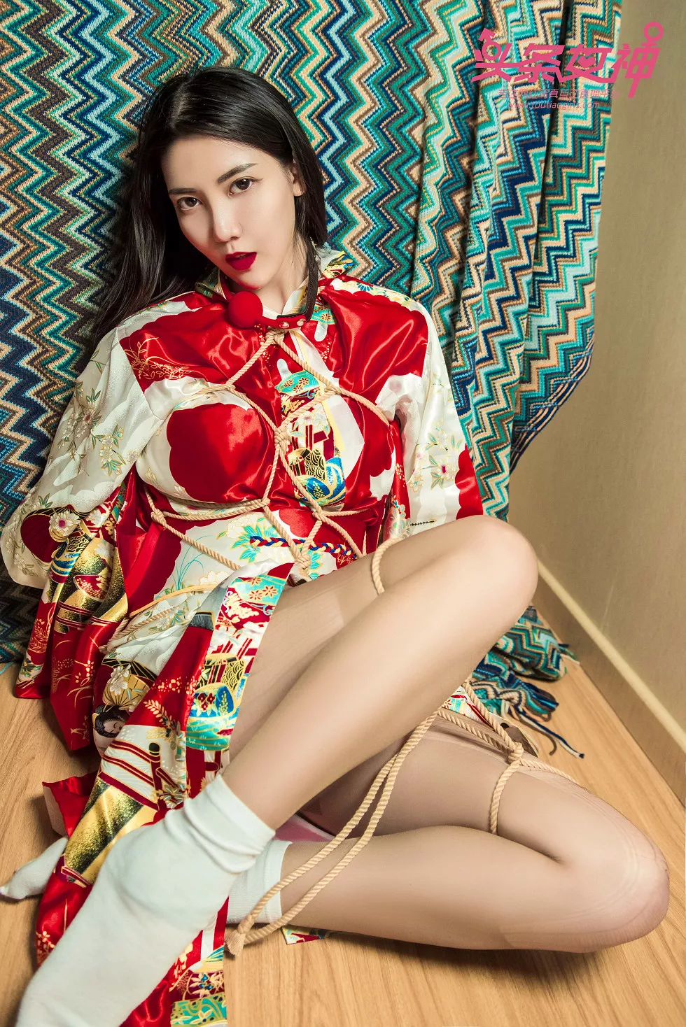 Xgyw.Org_[Toutiao头条女神]No.598_嫩模冯雪娇居家性感和服下破烂无内肉丝裤袜撩人诱惑写真62P