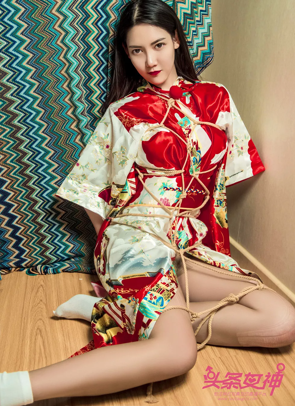 Xgyw.Org_[Toutiao头条女神]No.598_嫩模冯雪娇居家性感和服下破烂无内肉丝裤袜撩人诱惑写真62P