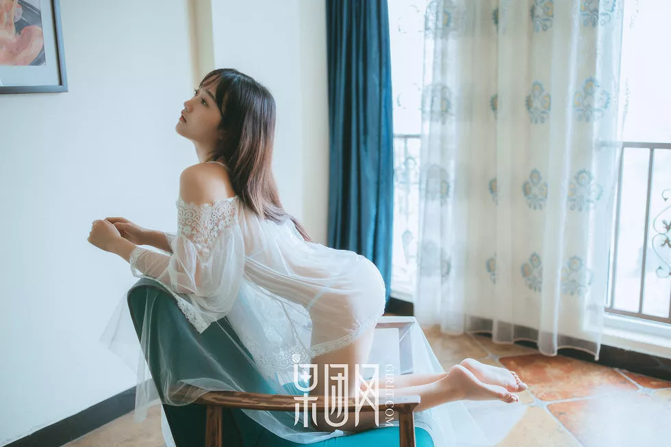 Xgyw.Org_[GIRLT果团网]熊川纪信No.017_完美邻家小妹性感白色抹胸内衣半脱露美乳诱惑写真42P