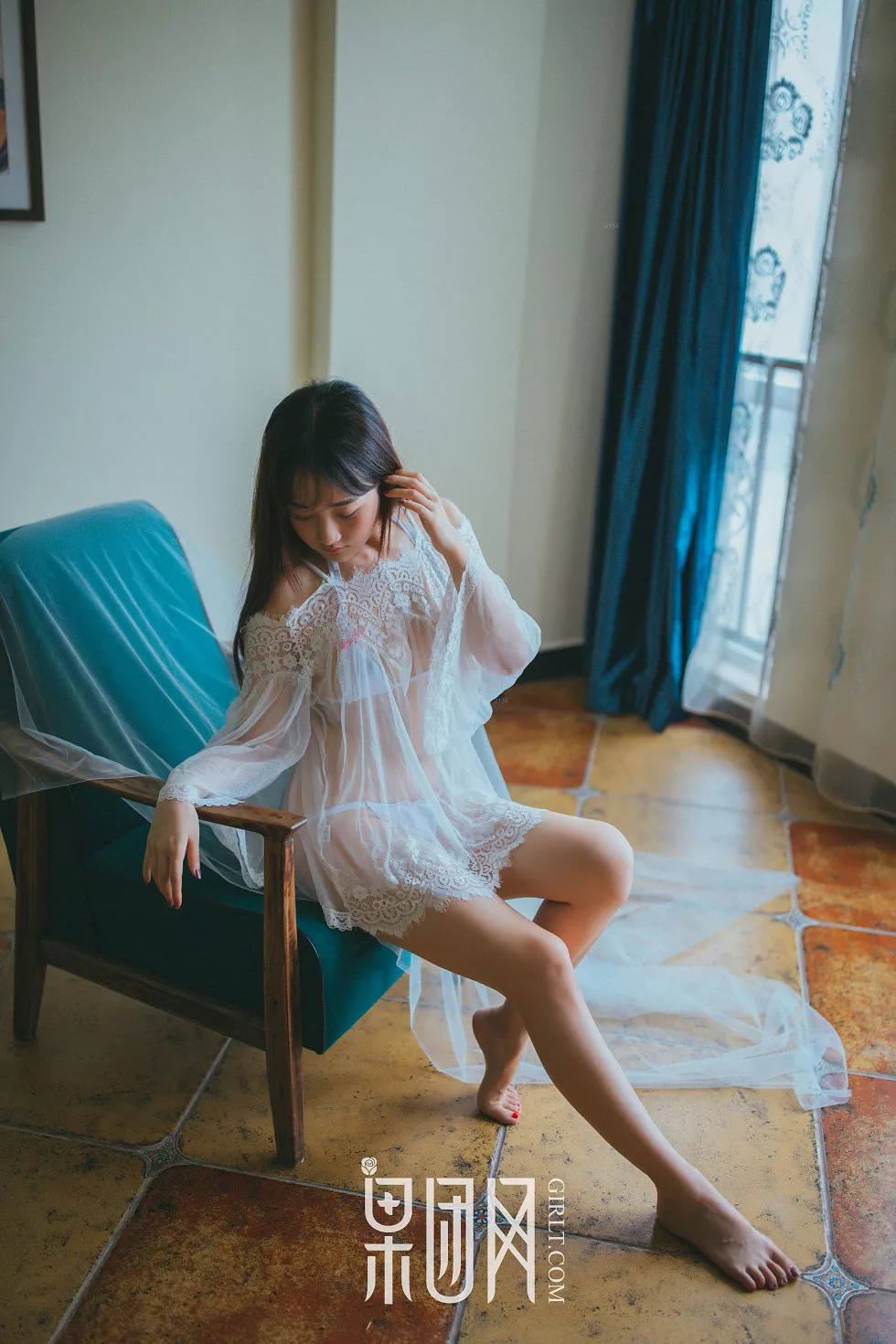 Xgyw.Org_[GIRLT果团网]熊川纪信No.017_完美邻家小妹性感白色抹胸内衣半脱露美乳诱惑写真42P