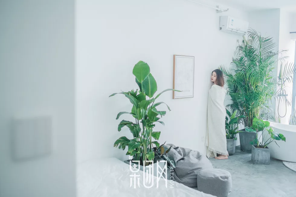 Xgyw.Org_[GIRLT果团网]NO.120_芭比女神私房白色蕾丝高叉连体内衣缕空露美乳火辣诱惑写真43P