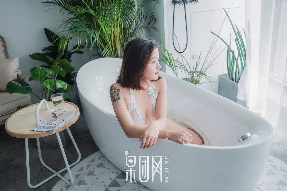 Xgyw.Org_[GIRLT果团网]NO.120_芭比女神私房白色蕾丝高叉连体内衣缕空露美乳火辣诱惑写真43P