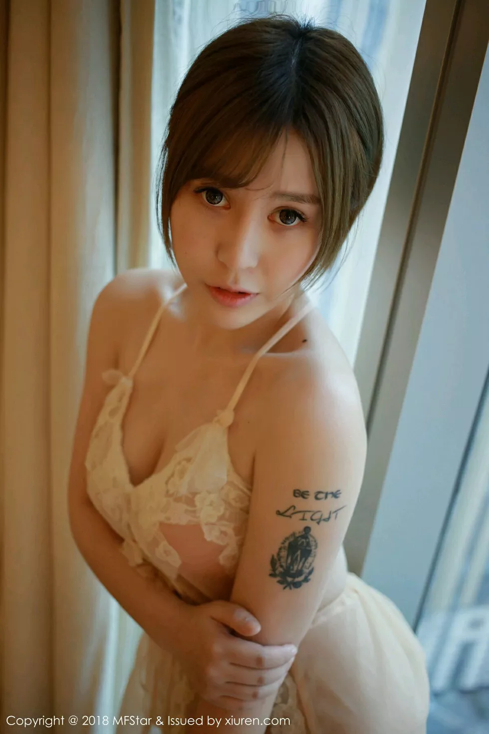 Xgyw.Org_[MFStar模范学院]Vol.125_女神Evelyn艾莉居家私房粉色吊带薄纱+半脱内衣诱惑写真52P