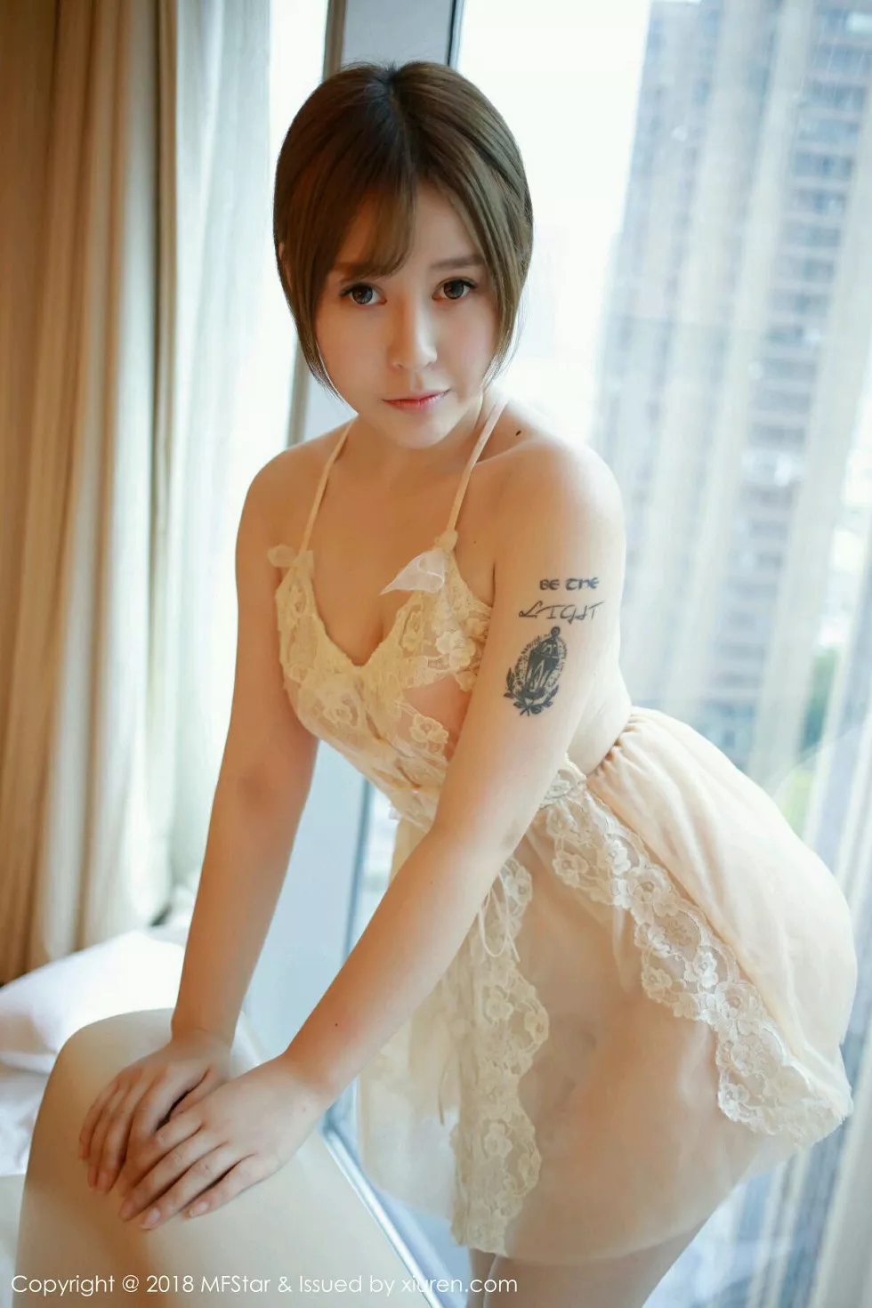 Xgyw.Org_[MFStar模范学院]Vol.125_女神Evelyn艾莉居家私房粉色吊带薄纱+半脱内衣诱惑写真52P