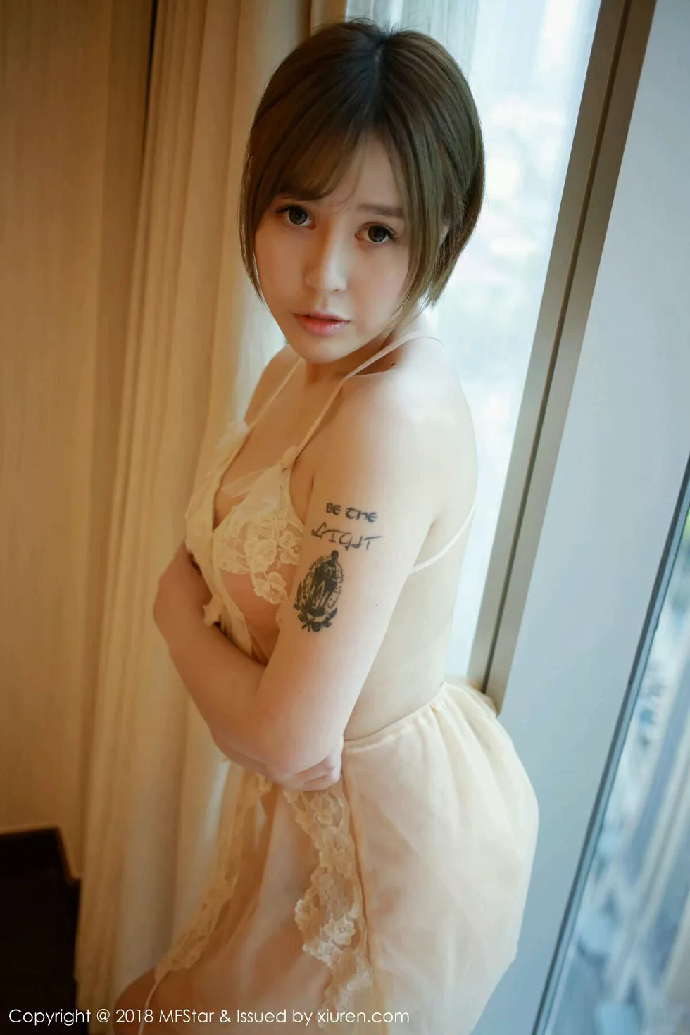 Xgyw.Org_[MFStar模范学院]Vol.125_女神Evelyn艾莉居家私房粉色吊带薄纱+半脱内衣诱惑写真52P