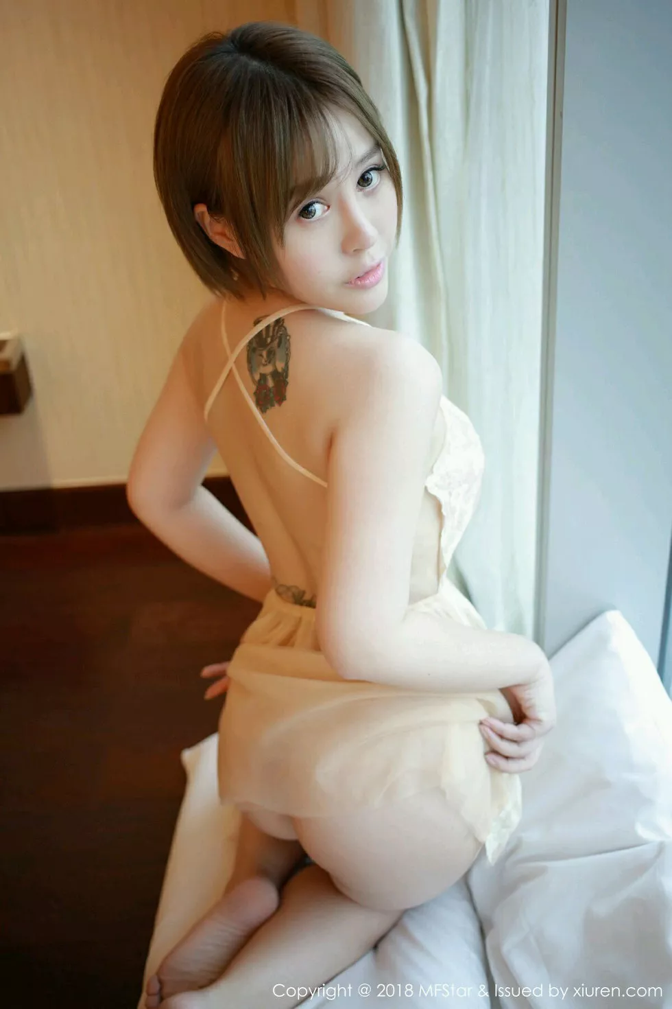 Xgyw.Org_[MFStar模范学院]Vol.125_女神Evelyn艾莉居家私房粉色吊带薄纱+半脱内衣诱惑写真52P