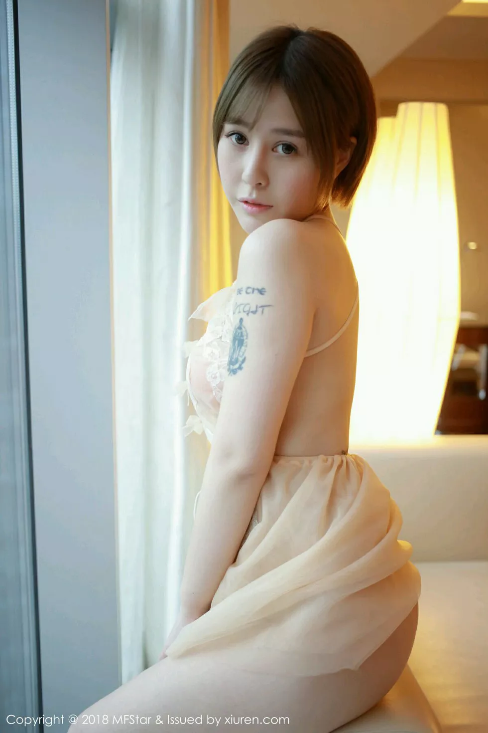 Xgyw.Org_[MFStar模范学院]Vol.125_女神Evelyn艾莉居家私房粉色吊带薄纱+半脱内衣诱惑写真52P