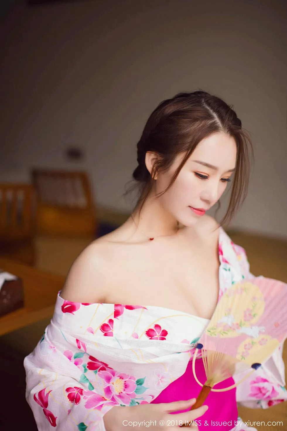 Xgyw.Org_[IMISS爱蜜社]Vol.252_嫩模Katrina私房日系和服真空露美乳+黑丝OL系列完美诱惑写真42P