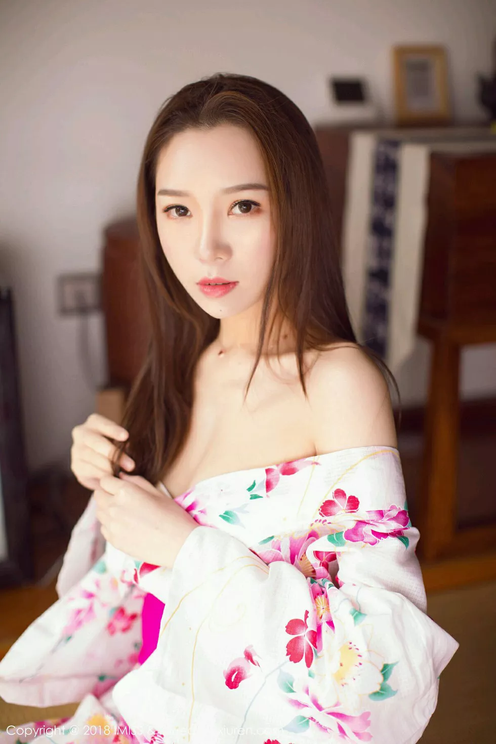 Xgyw.Org_[IMISS爱蜜社]Vol.252_嫩模Katrina私房日系和服真空露美乳+黑丝OL系列完美诱惑写真42P