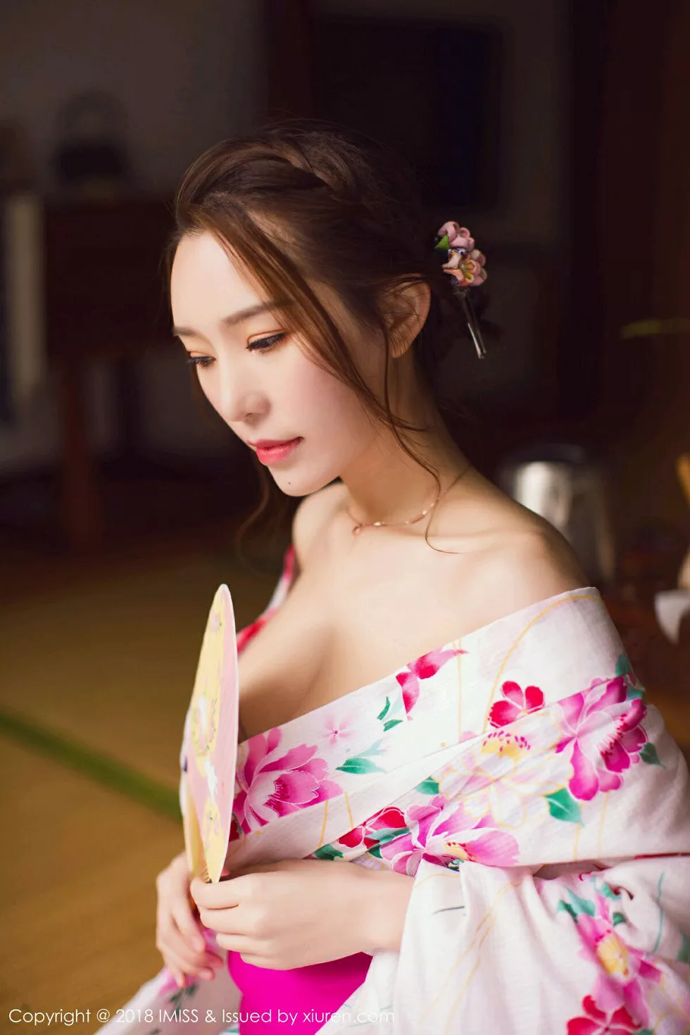 Xgyw.Org_[IMISS爱蜜社]Vol.252_嫩模Katrina私房日系和服真空露美乳+黑丝OL系列完美诱惑写真42P