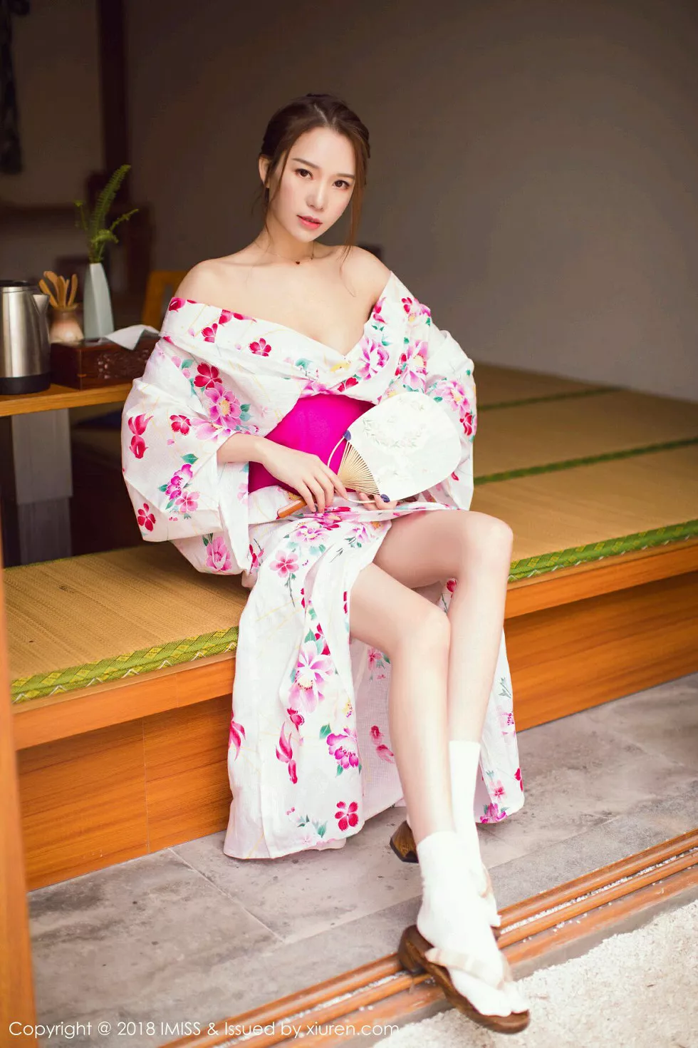 Xgyw.Org_[IMISS爱蜜社]Vol.252_嫩模Katrina私房日系和服真空露美乳+黑丝OL系列完美诱惑写真42P
