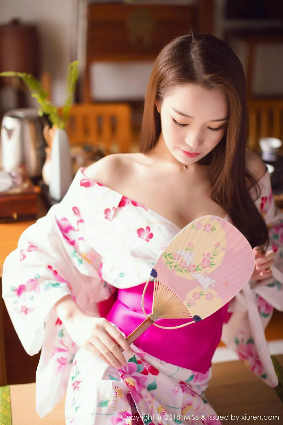 Xgyw.Org_[IMISS爱蜜社]Vol.252_嫩模Katrina私房日系和服真空露美乳+黑丝OL系列完美诱惑写真42P