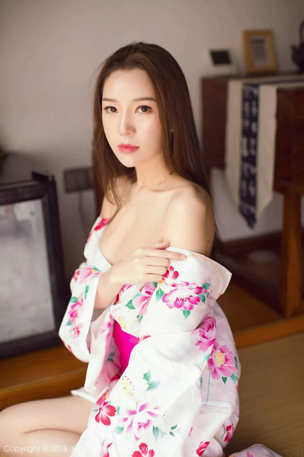 Xgyw.Org_[IMISS爱蜜社]Vol.252_嫩模Katrina私房日系和服真空露美乳+黑丝OL系列完美诱惑写真42P