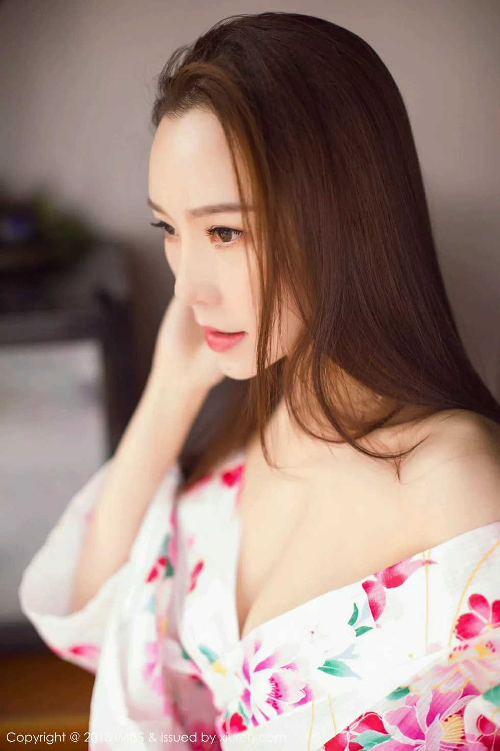 Xgyw.Org_[IMISS爱蜜社]Vol.252_嫩模Katrina私房日系和服真空露美乳+黑丝OL系列完美诱惑写真42P