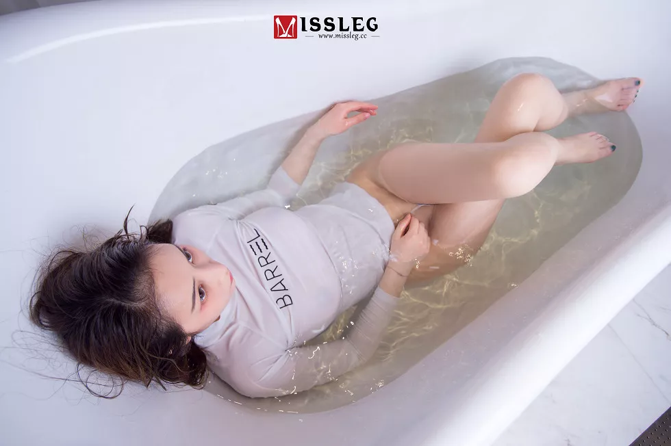 Xgyw.Org_[MissLeg蜜丝]钻石版NO.N009_嫩模乔依琳浴室里连体白丝无内肉丝裤袜湿身诱惑写真60P