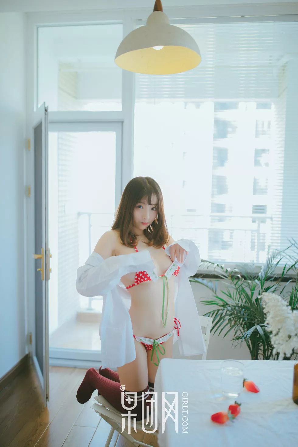 Xgyw.Org_[GIRLT果团网]熊川纪信No.030_草莓姑娘居家床上脱衬衣露草莓比基尼性感写真61P