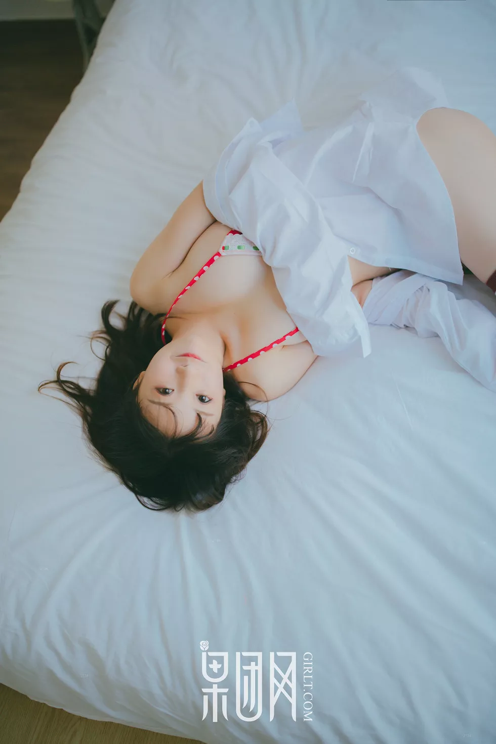 Xgyw.Org_[GIRLT果团网]熊川纪信No.030_草莓姑娘居家床上脱衬衣露草莓比基尼性感写真61P