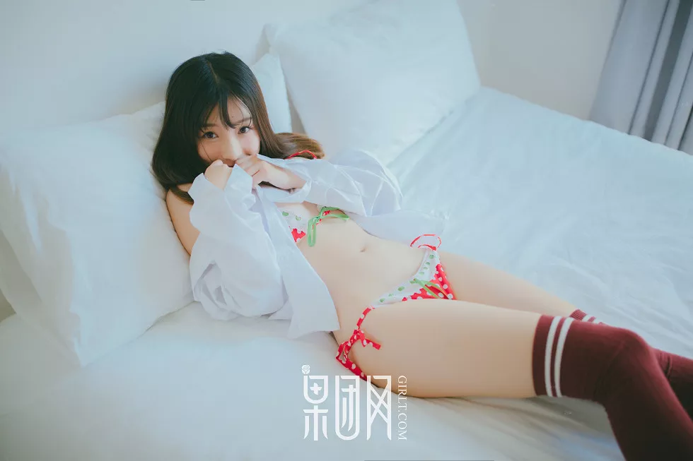 Xgyw.Org_[GIRLT果团网]熊川纪信No.030_草莓姑娘居家床上脱衬衣露草莓比基尼性感写真61P