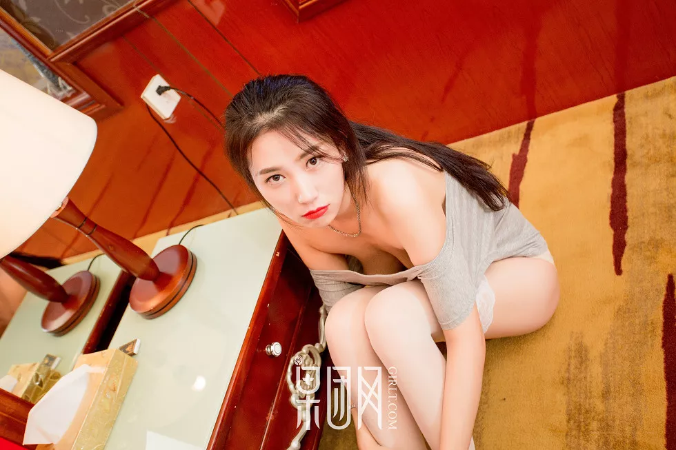 Xgyw.Org_[GIRLT果团网]NO.137_巨乳女神Yoki私房真空背带裤露豪乳血滴子遮点极致诱惑写真65P