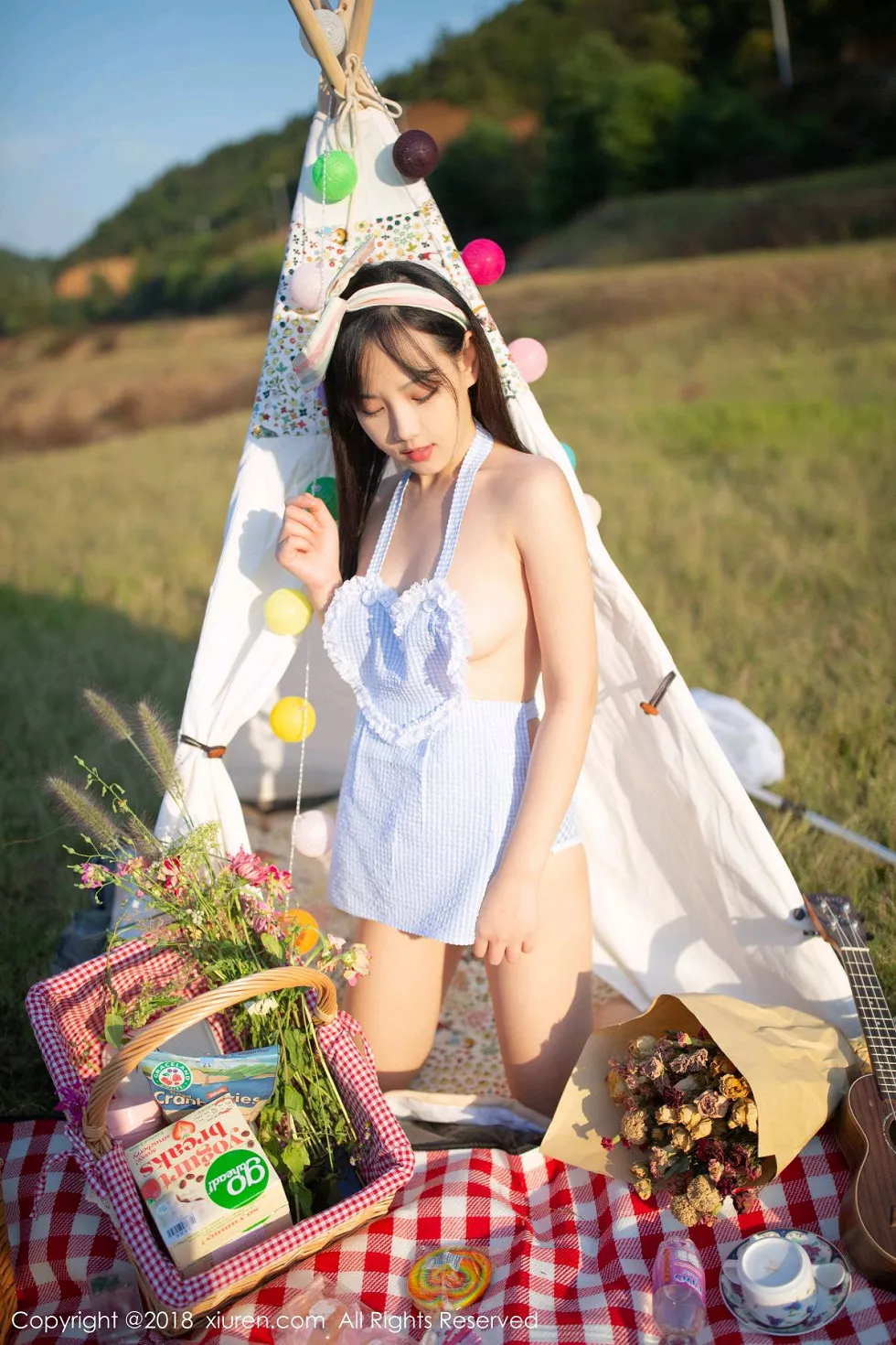 Xgyw.Org_XiuRen第1207期_嫩模徐微微mia户外性感女仆装半脱露美乳翘臀极致诱惑写真80P