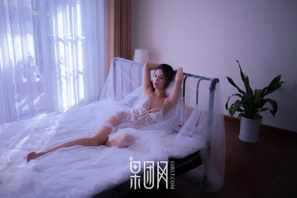 Xgyw.Org_[GIRLT果团网]熊川纪信No.032_奶油少女居家床上白色缕空蕾丝内衣完美诱惑写真54P