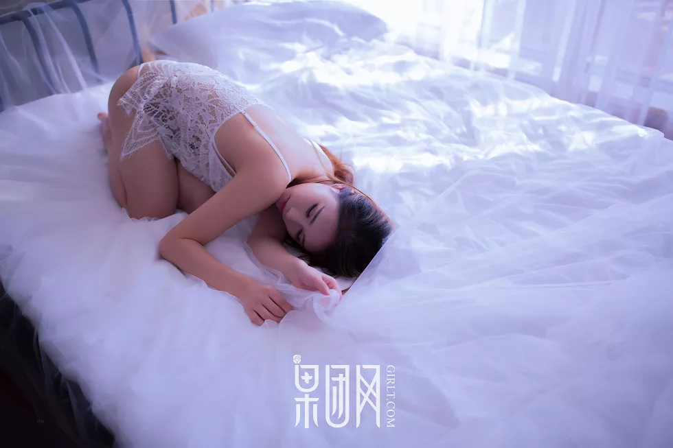 Xgyw.Org_[GIRLT果团网]熊川纪信No.032_奶油少女居家床上白色缕空蕾丝内衣完美诱惑写真54P