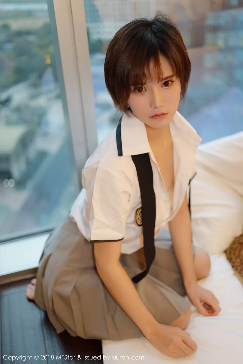Xgyw.Org_[MFStar模范学院]Vol.172_嫩模小姿2002私房学生制服半脱白衬衣露性感美胸写真51P
