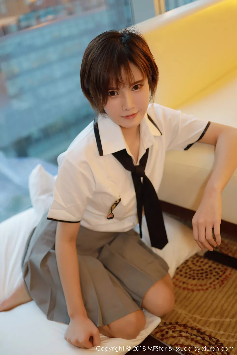 Xgyw.Org_[MFStar模范学院]Vol.172_嫩模小姿2002私房学生制服半脱白衬衣露性感美胸写真51P