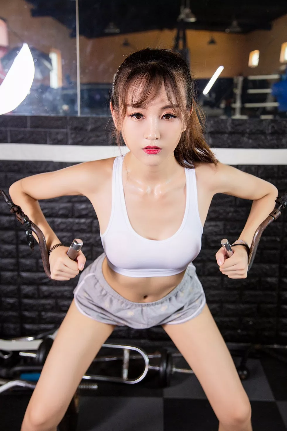 Xgyw.Org_健身房里的果腿少女性感运动服秀完美身材撩人诱惑写真38P