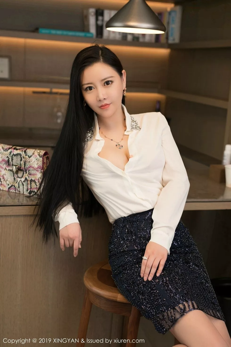 Xgyw.Org_[XINGYAN星颜社]VOL.115_嫩模王婉悠Queen私房吊带黑丝袜配血滴子惹火诱惑写真41P