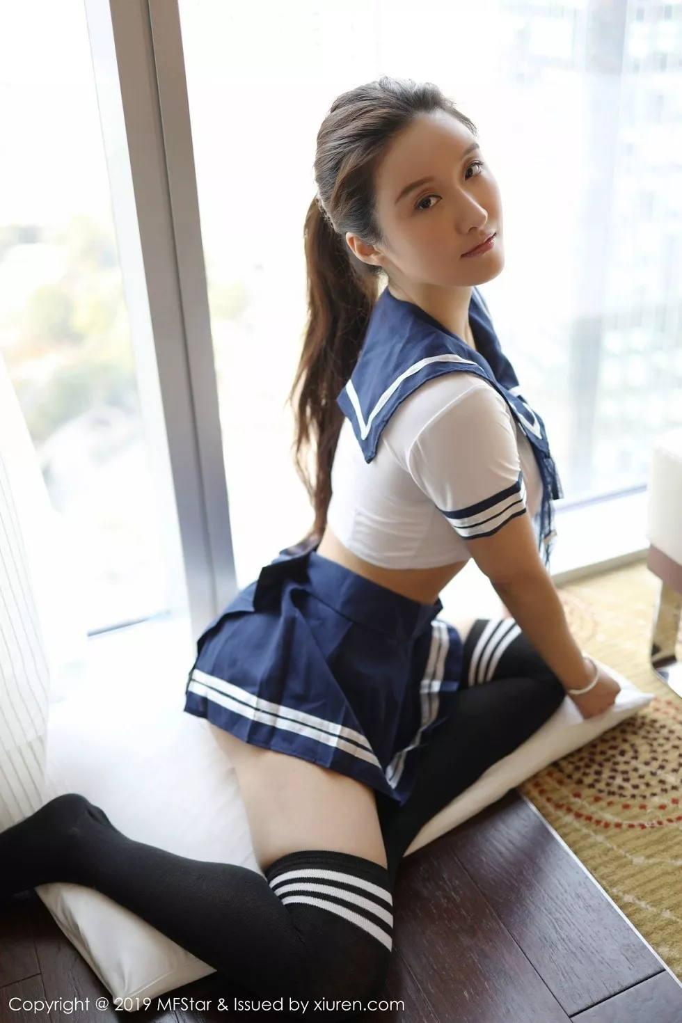 Xgyw.Org_[MFStar模范学院]Vol.184_运动达人Jennanni_Jen性感学生服半撩露翘臀诱惑写真45P