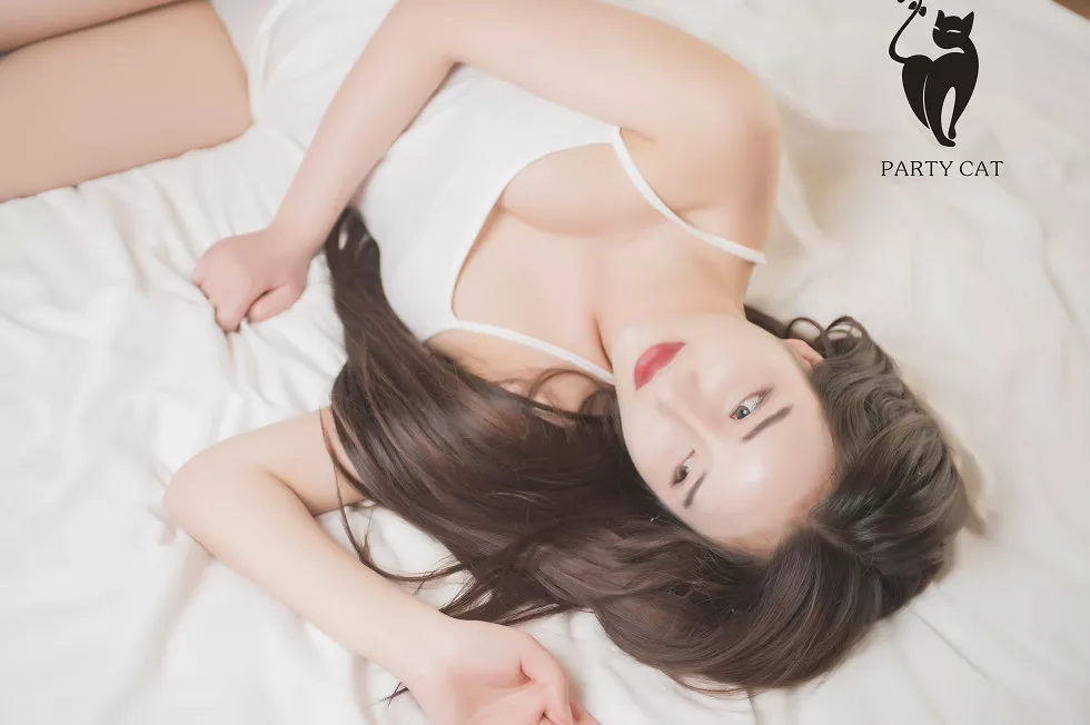 Xgyw.Org_[PartyCat轰趴猫]No.012_嫩模文琳黑色蕾丝情趣内衣配红色血滴子遮点极致诱惑写真40P