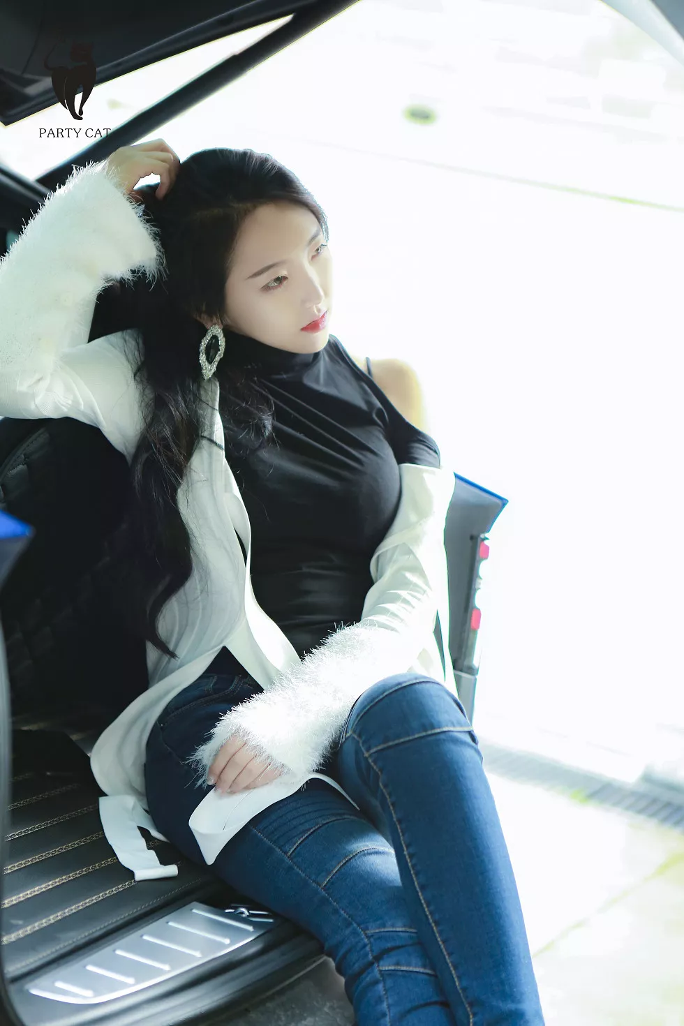 Xgyw.Org_[PartyCat轰趴猫]No.005_性感车模美女私房床上黑色内衣秀完美身材诱惑写真37P