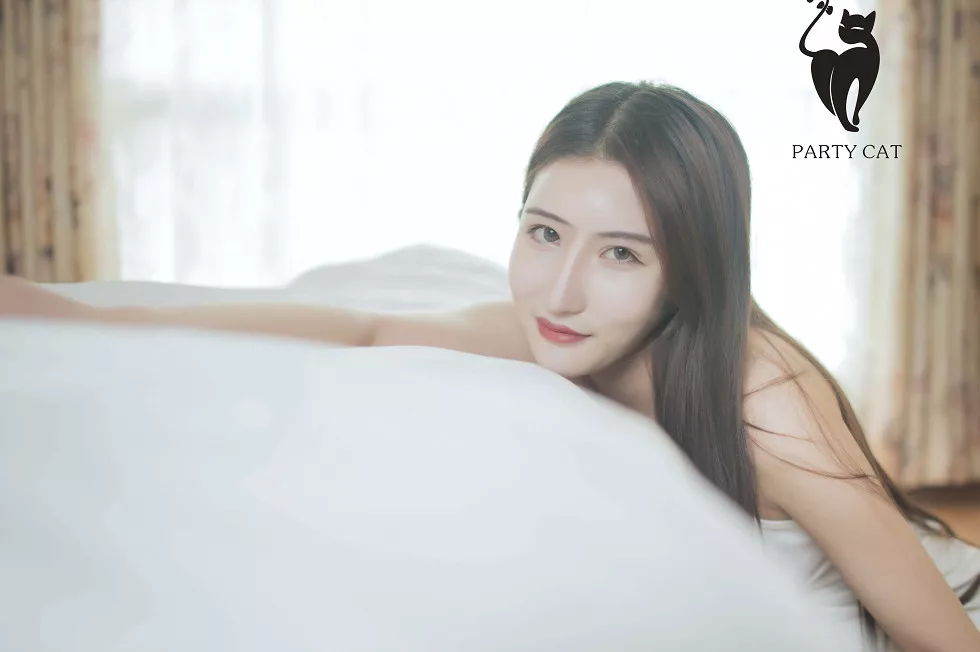 Xgyw.Org_[PartyCat轰趴猫]No.012_嫩模文琳黑色蕾丝情趣内衣配红色血滴子遮点极致诱惑写真40P