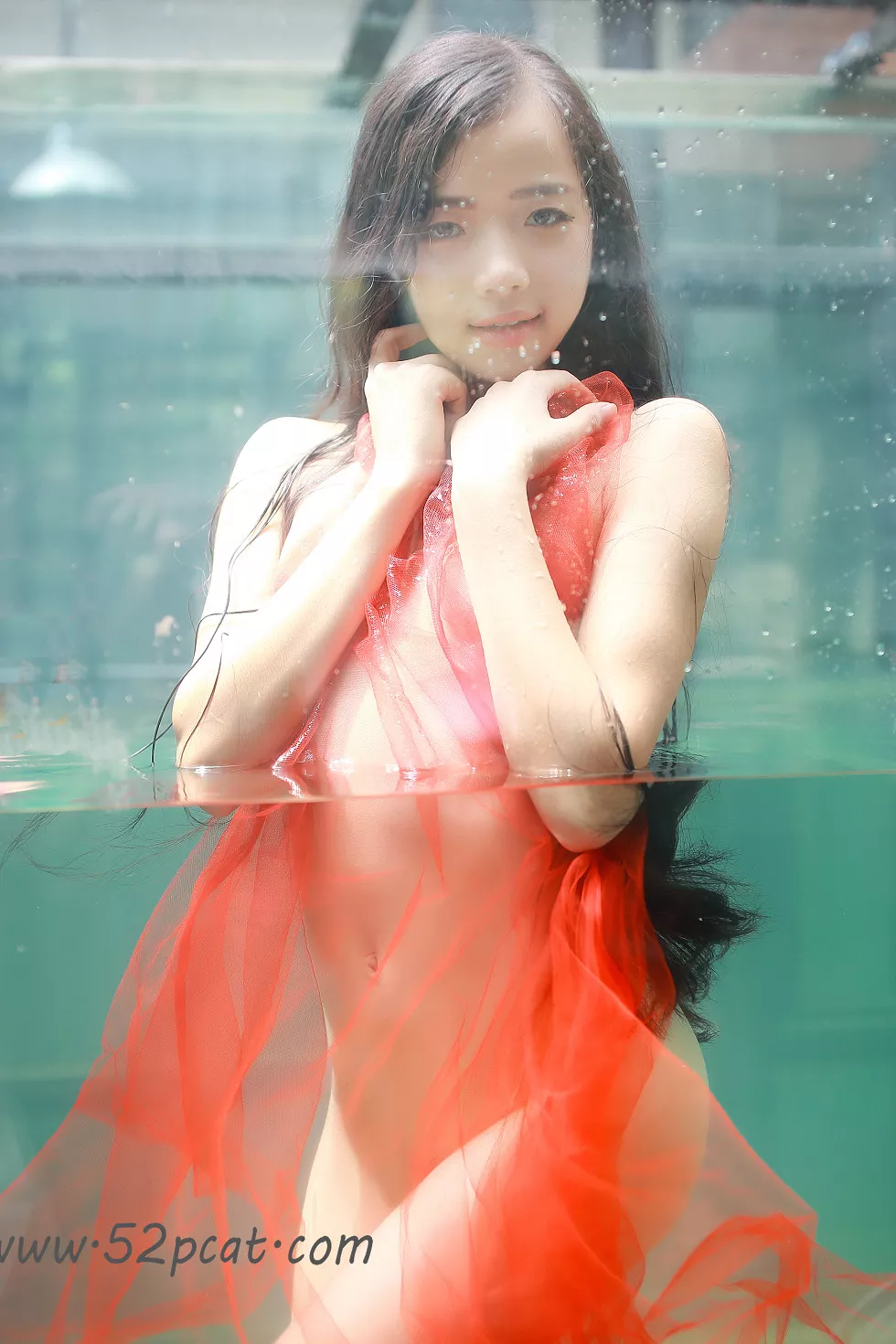 Xgyw.Org_[PartyCat轰趴猫]No.071_嫩模兰蔻户外泳池里大尺度全裸薄纱遮身撩人诱惑写真41P
