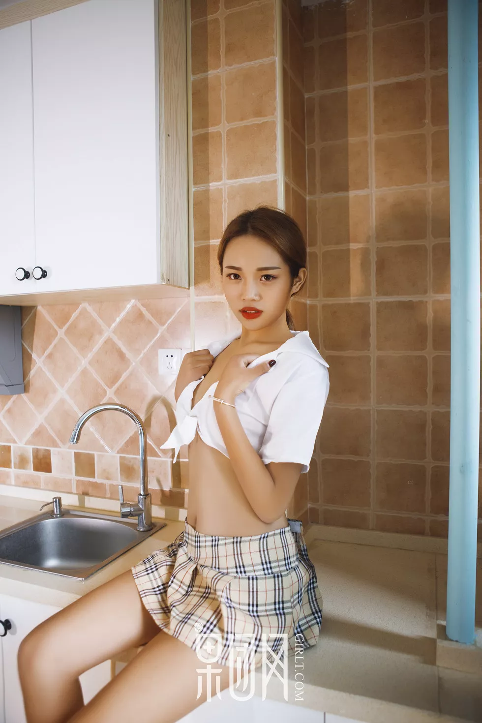 Xgyw.Org_[GIRLT果团网]TG034_白色蕾丝女仆装美女私房系列服饰秀完美身材惹火写真29P