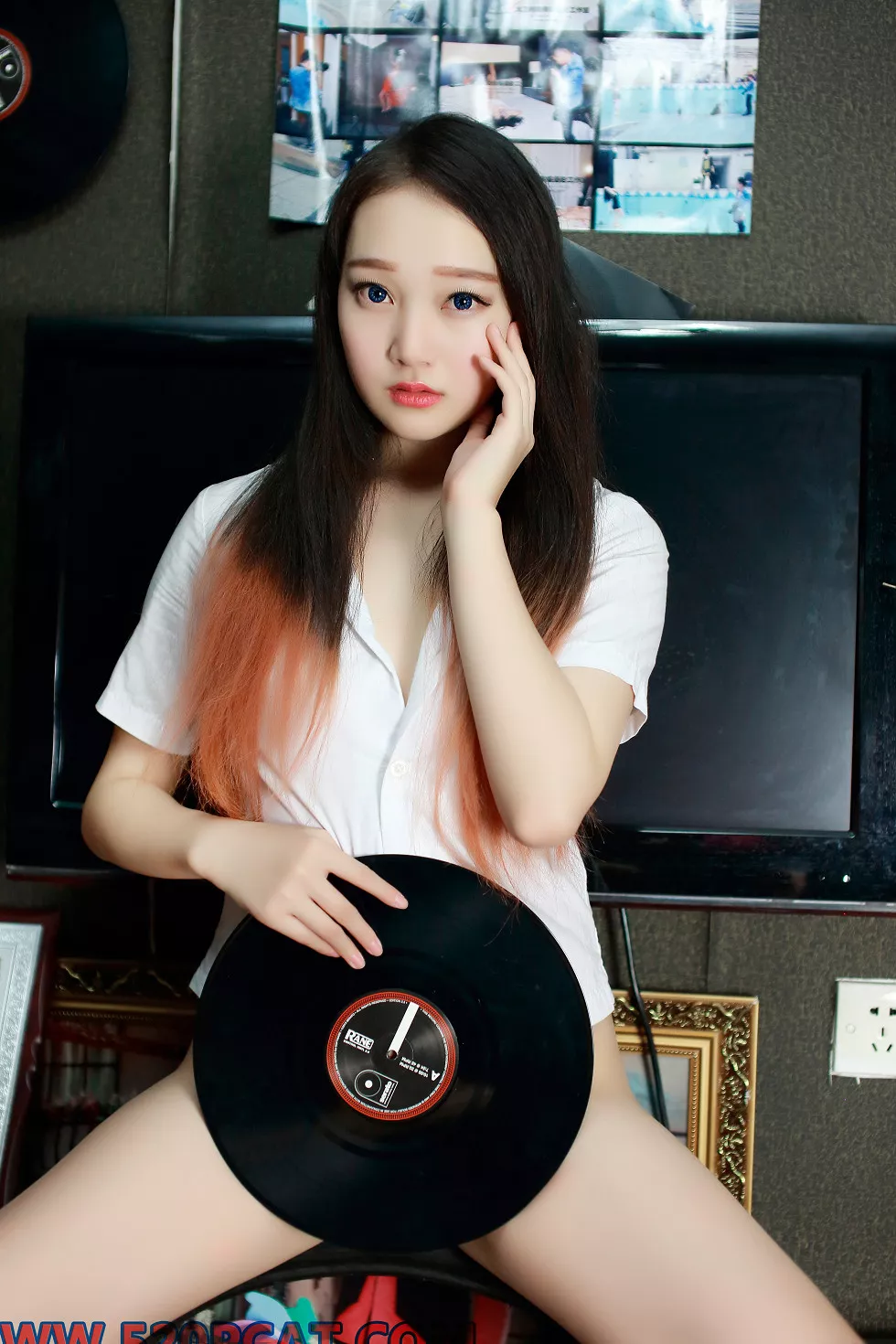 Xgyw.Org_[PartyCat轰趴猫]No.091_白色蕾丝睡衣美女私房全裸下身秀翘臀屁沟极致诱惑写真40P