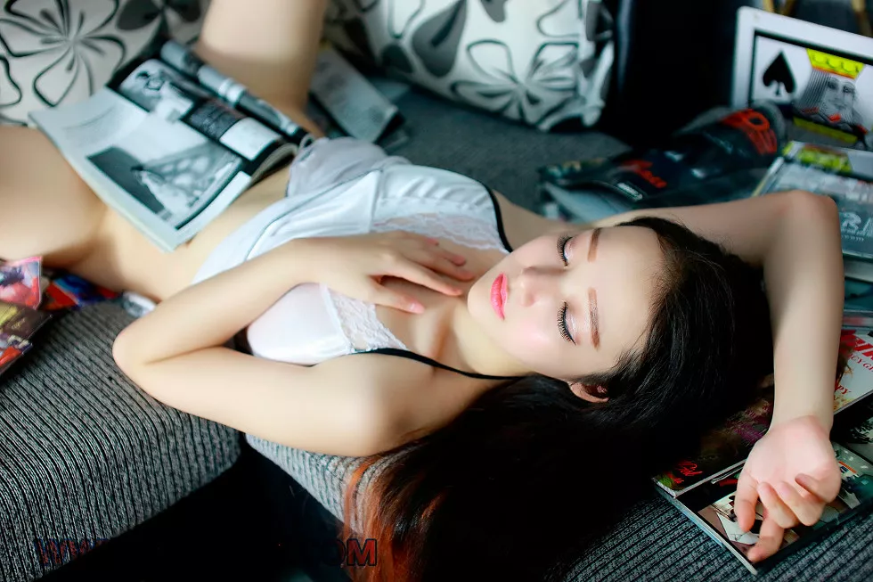 Xgyw.Org_[PartyCat轰趴猫]No.091_白色蕾丝睡衣美女私房全裸下身秀翘臀屁沟极致诱惑写真40P