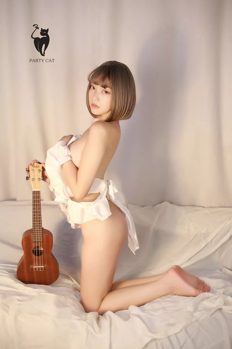 Xgyw.Org_[PartyCat轰趴猫]No.061_嫩模多多私房白色女仆装+真空白衬衣半露豪乳撩人诱惑写真36P