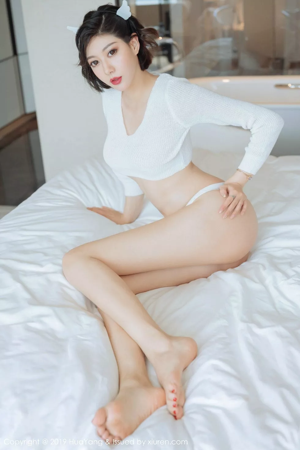 Xgyw.Org_[HuaYang花漾]Vol.167_嫩模艺轩私房床上性感内衣秀完美身材用力内裤撩人诱惑写真50P