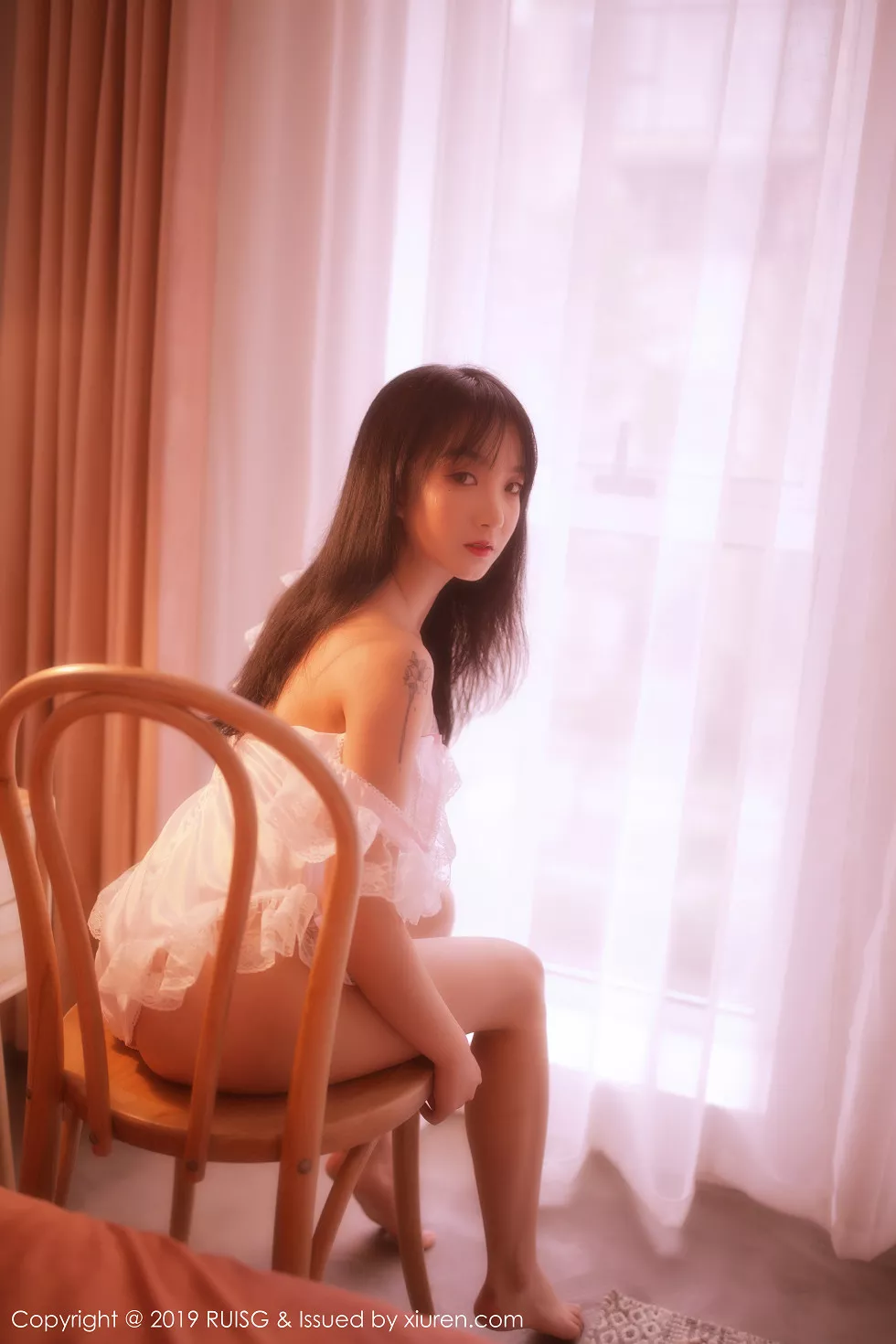 Xgyw.Org_[RUISG瑞丝馆]VOL.085_新人妹子小葡萄miki私房梦幻光线诱人蕾丝内衣唯美诱惑写真43P