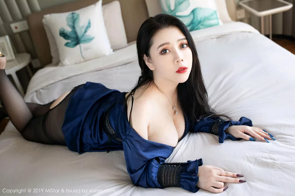 Xgyw.Org_[MiStar魅妍社]Vol.313_嫩模Miki兔心愿旅拍私房典雅长裙配魅惑黑丝撩人诱惑写真40P