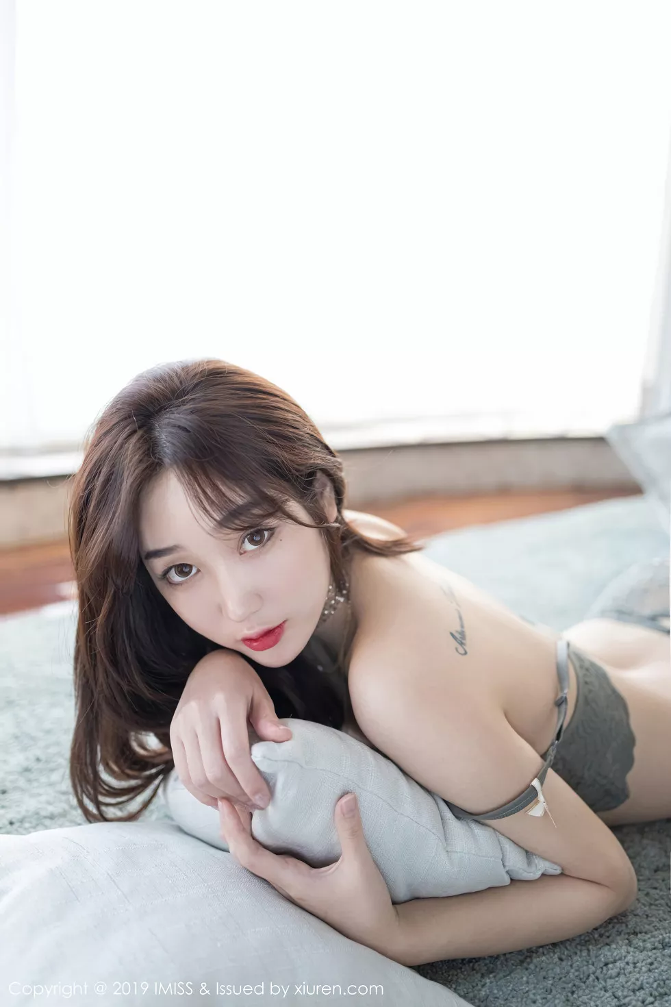 Xgyw.Org_[IMISS爱蜜社]Vol.420_嫩模小九月私房黑色吊裙半脱露性感蕾丝内衣惹火诱惑写真41P